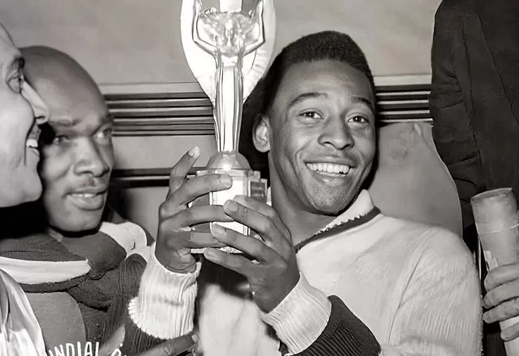 Pele , Sang Legenda Sepak Bola Meninggal Dunia, Ini Sosoknya