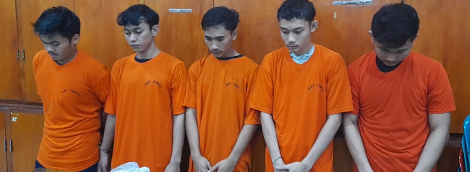Sering Buat Rusuh, Gerombolan Remaja Bermotor Diangkut Polisi, Bb Kelewang, Ketapel dan Kayu Balok