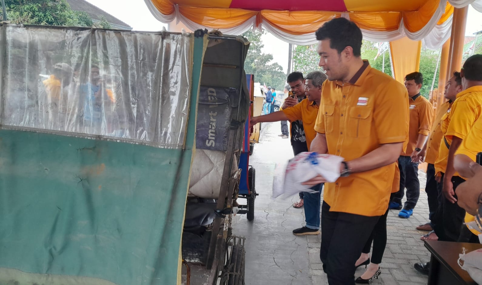 DPD Partai Hanura Sumut Jumat Berkah, 1000 Paket Beras Dibagikan kepada Jukir dan Penarik Betor