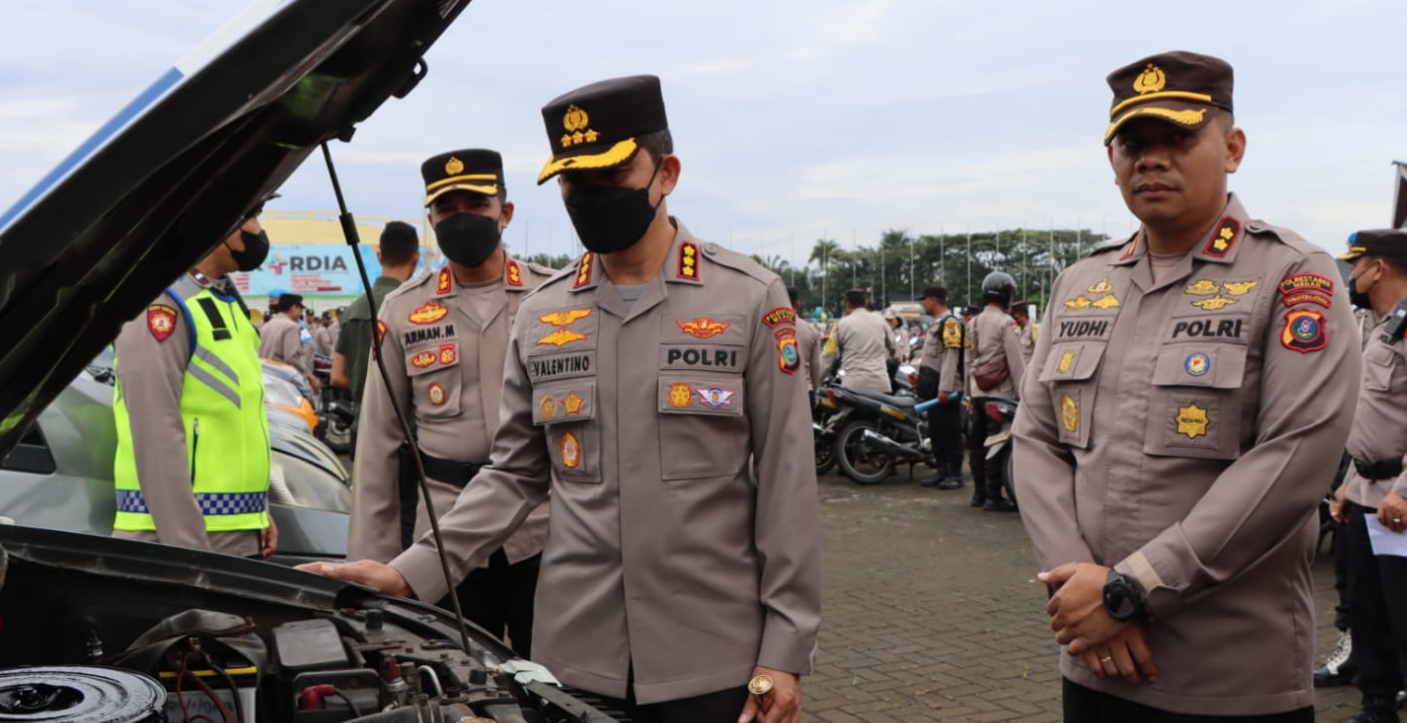 Pastikan Kendaraan Layak Jalan, Kapolrestabes Medan Cek Ranmor Dinas