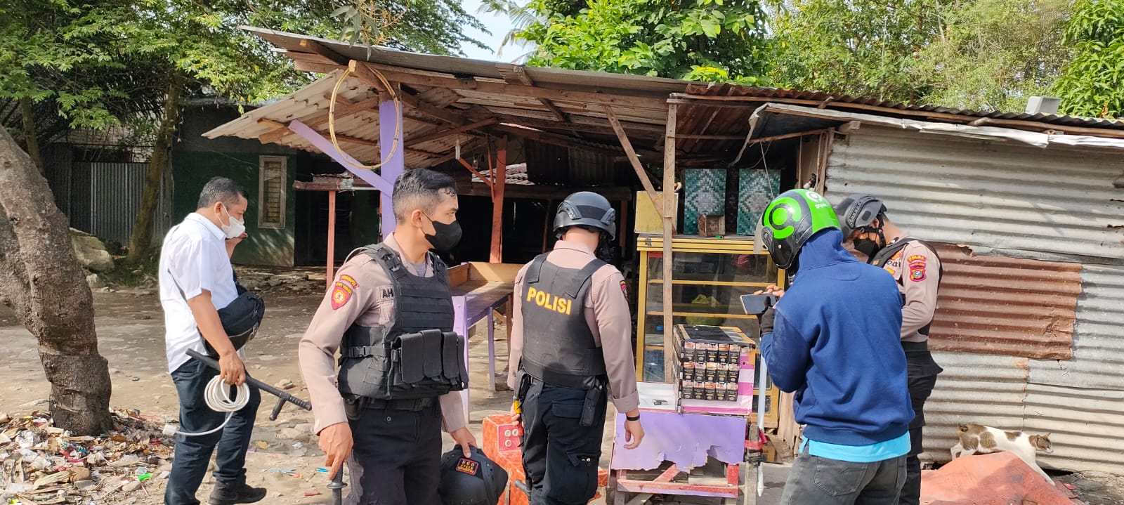Penggerebekan Arena Judi dan Narkoba di Jermal 15 Diduga Bocor, Ada Warga Coba Lawan Polisi