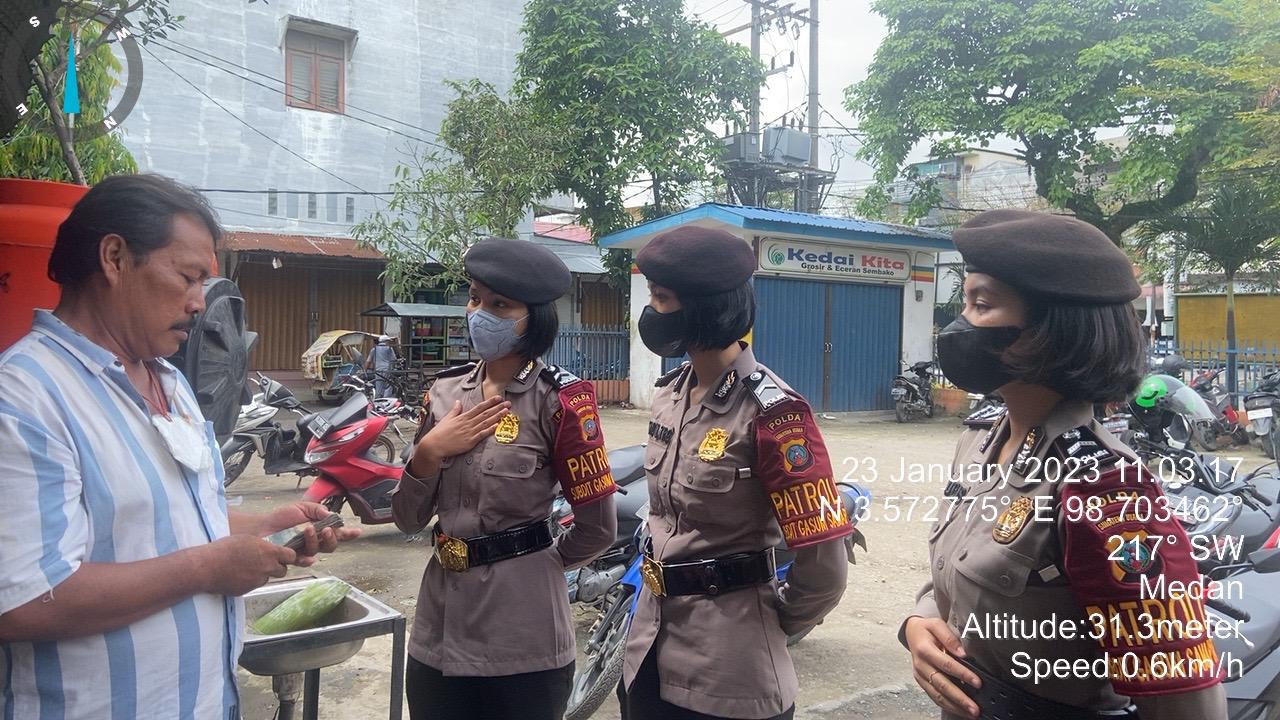 Ciptakan Rasa Aman, Polwan Poldasu 'Blusukan' ke Pasar