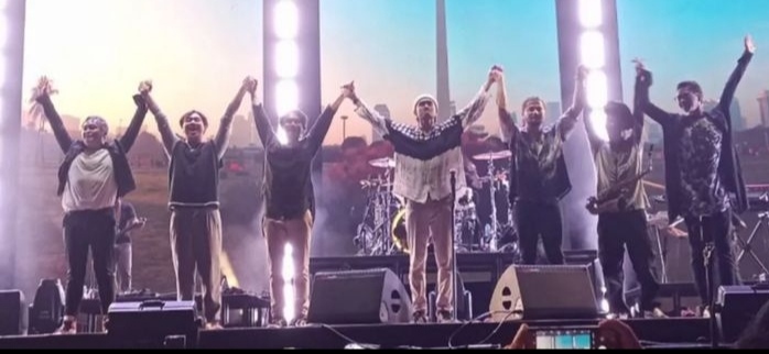 Sederet Artis Hadiri Konser Tunggal Sheila On 7