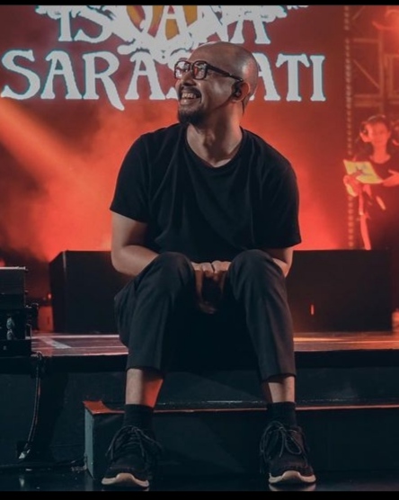 Vicky Mono Vokalis DeadSquad Rilis "Transhegemoni"