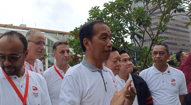 Jokowi Ditanya Isi Reshuffle pada Rabu Pon 1 Februari: Tunggu Saja