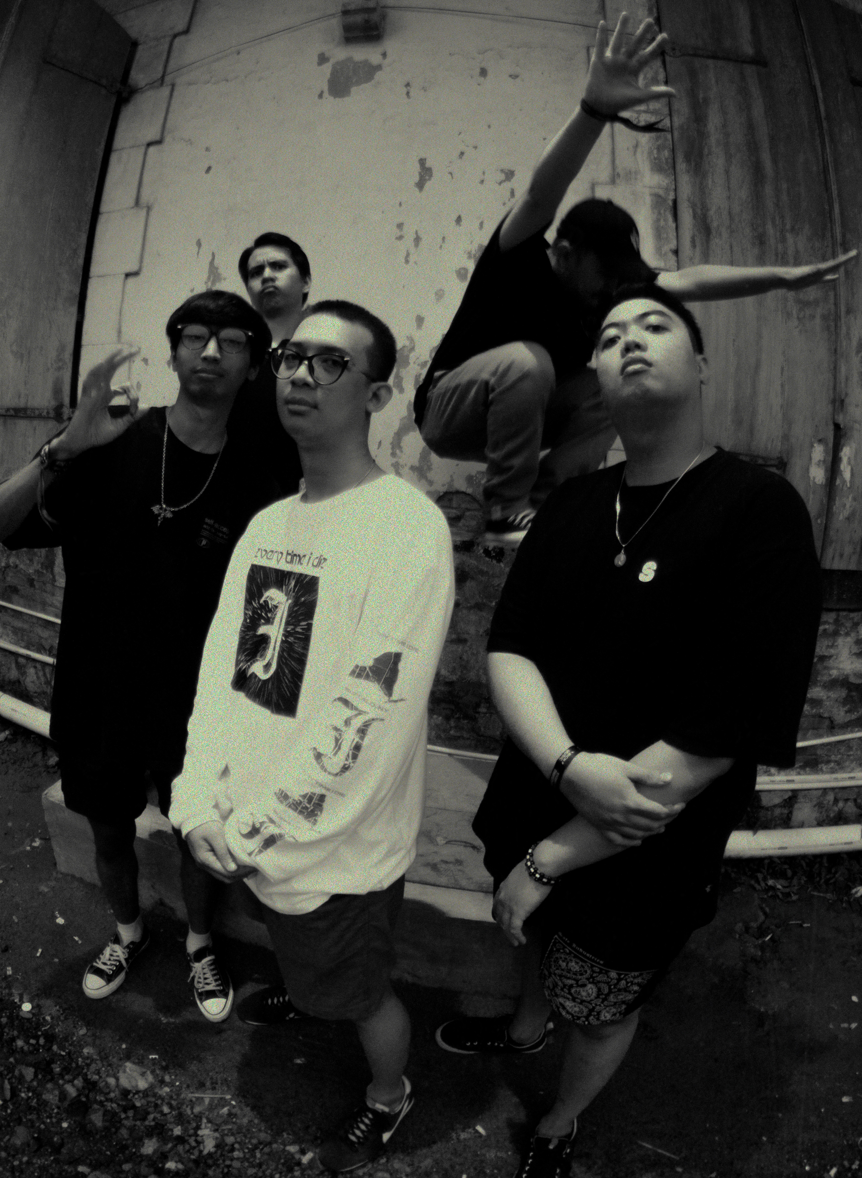 "Kissed By The Scar" Petunjuk Arah Musik Punitive Selanjutnya