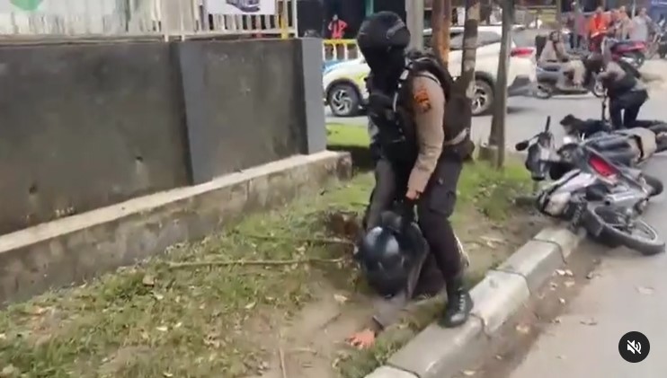 6 Anggota Geng Motor M3 Dipaksa Tiarap di Jalanan Setelah Konvoi Bawa Sajam