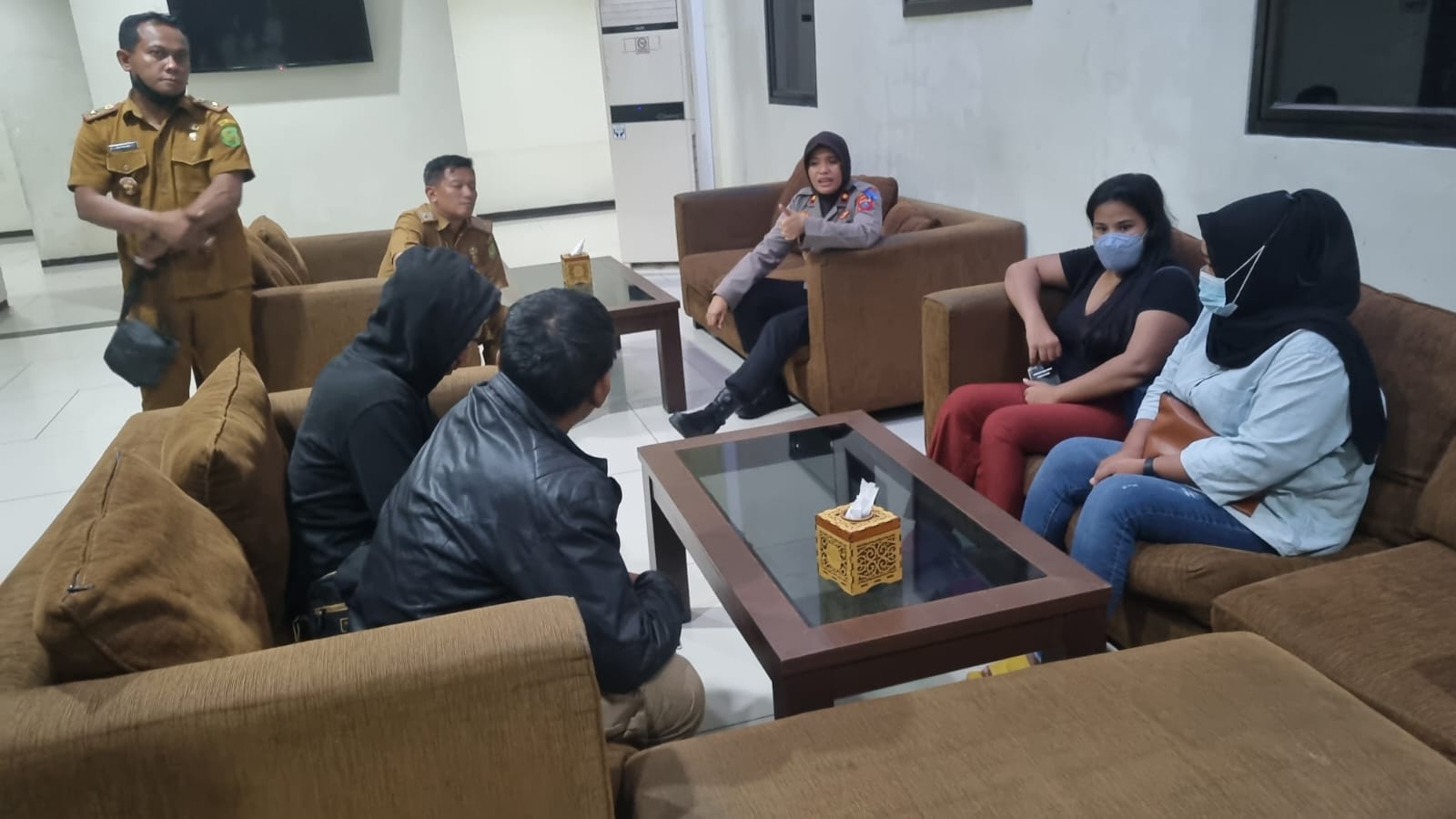 Minum Alkohol, Pasangan Mesum Terjaring Razia di Kos-kosan