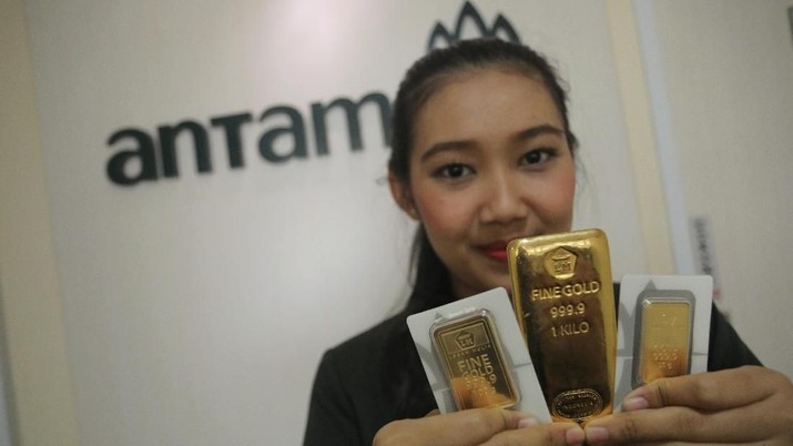 Harga Emas Antam Anjlok Setelah Sempat Meroket Tajam