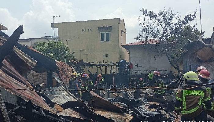 Nestapa Jelang Lebaran, 9 Rumah Warga di Medan Hangus Dilalap Api