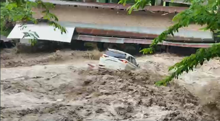 Banjir Bandang dan Longsor Memutus Jalur Medan-Berastagi