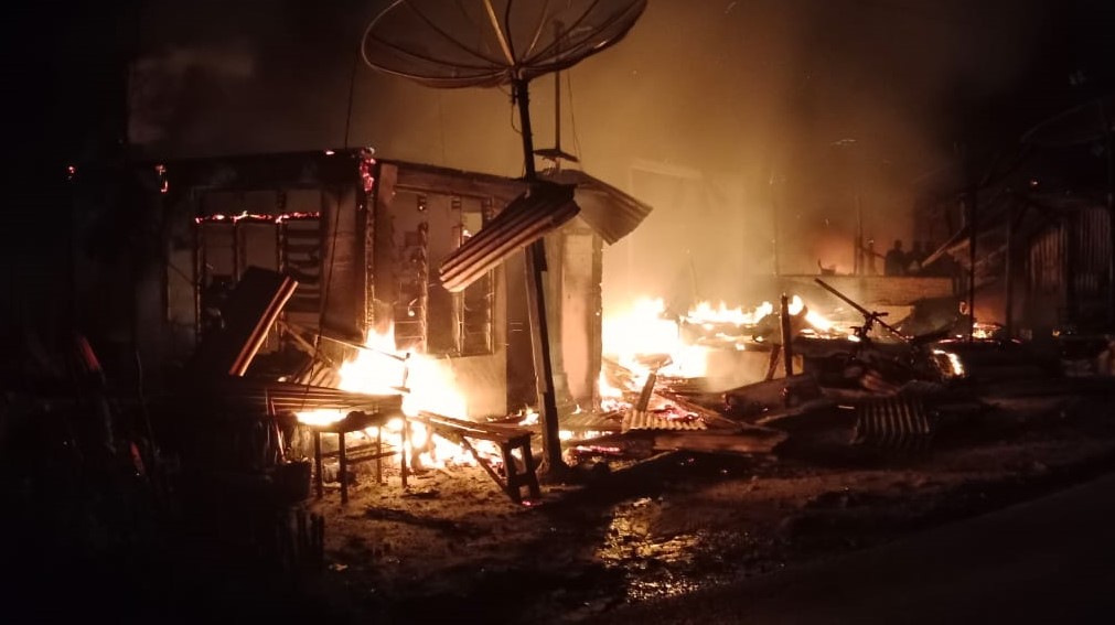 5 Unit Rumah di Desa Sihobuk Kebakaran, Pemilik Nyaris Terpanggang saat Tidur