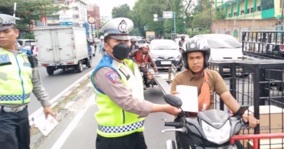 Polsek Medan Baru Sosialisasi Ops Patuh Toba 2023 : Imbau Pengendara Tetap Patuhi Aturan Berlalulintas
