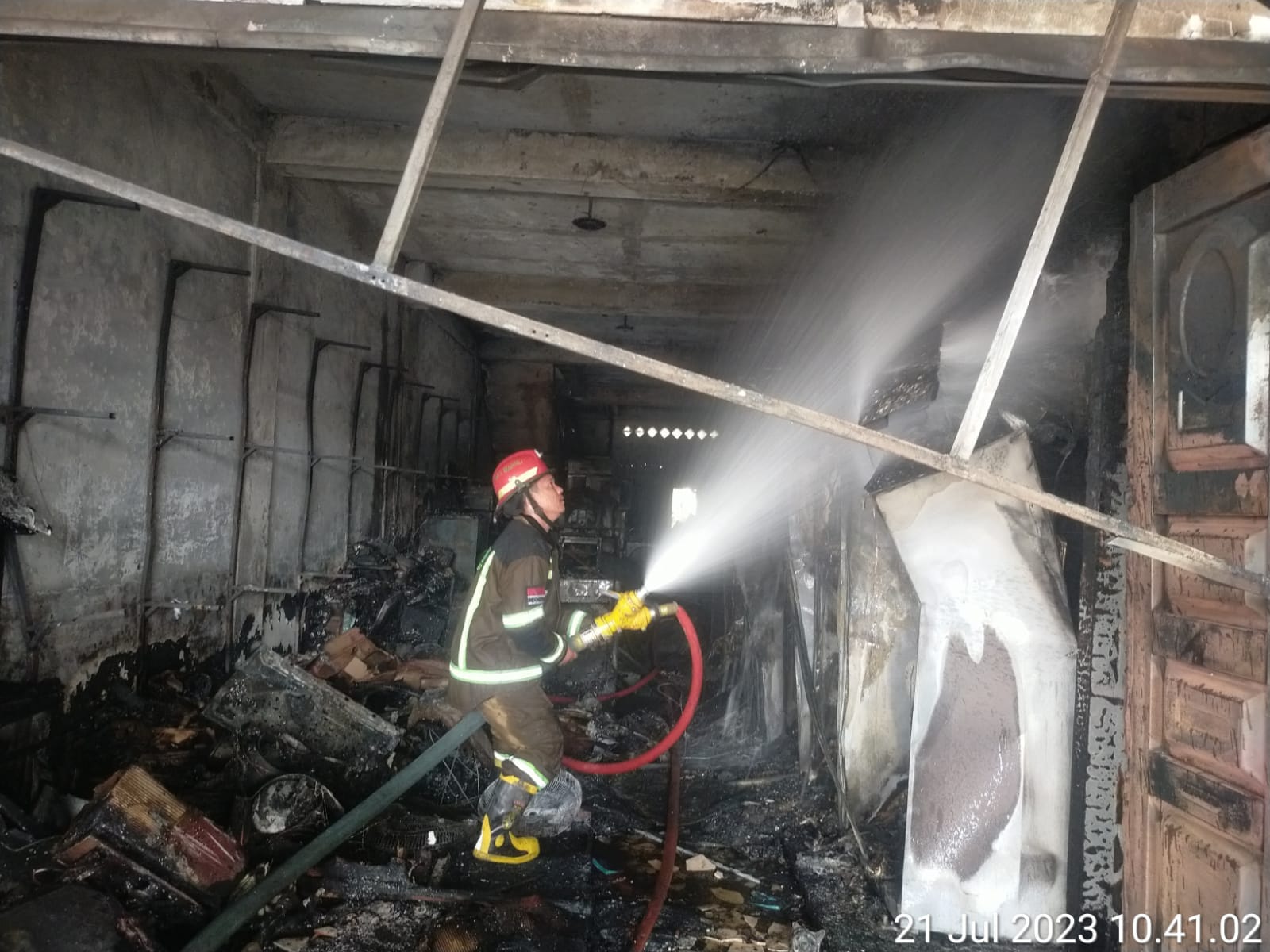 Kebakaran Hanguskan 1 Unit Toko Elektronik di Medan Deli, Tak Ada Korban Jiwa 