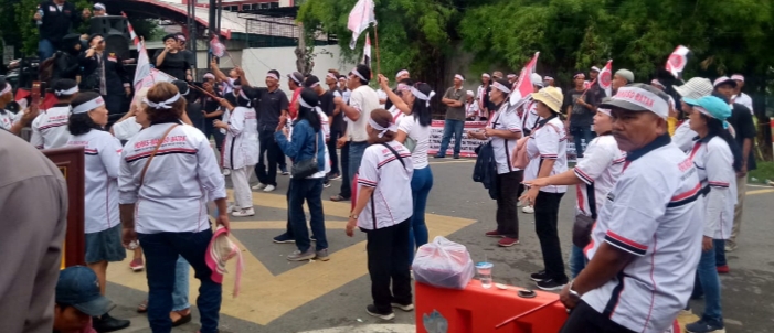 Massa Demo Desak Polisi Tangkap "BS" Penyebar Berita Bohong