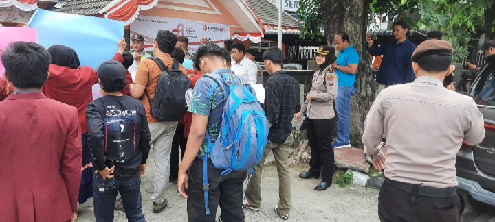 Massa IMM Demo Kantor Bawaslu Sumut : Ada Dugaan Kecurangan di Tapteng
