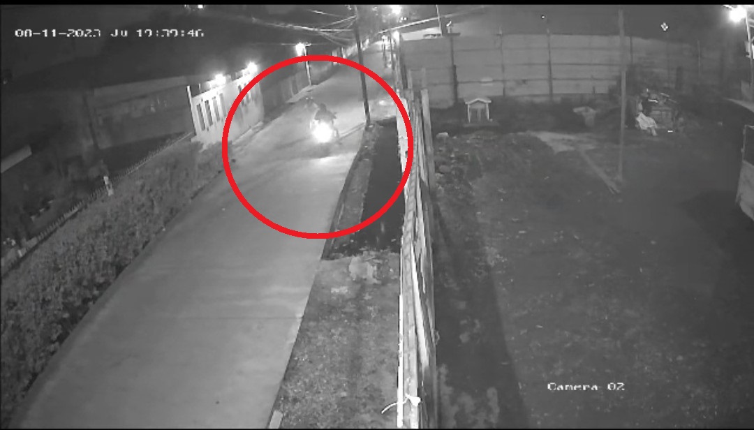 Viral Perampok Tikam dan Larikan Motor Korban, Pelaku Muncul dari Semak-semak