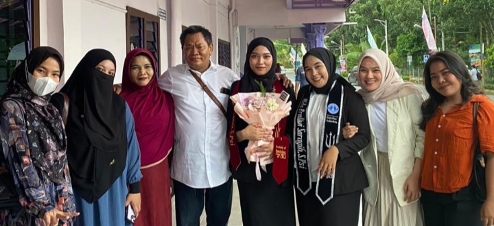 Alhamdulillah ! Joko : Saya Bangga dan Bahagia, Anak Raih Sarjana