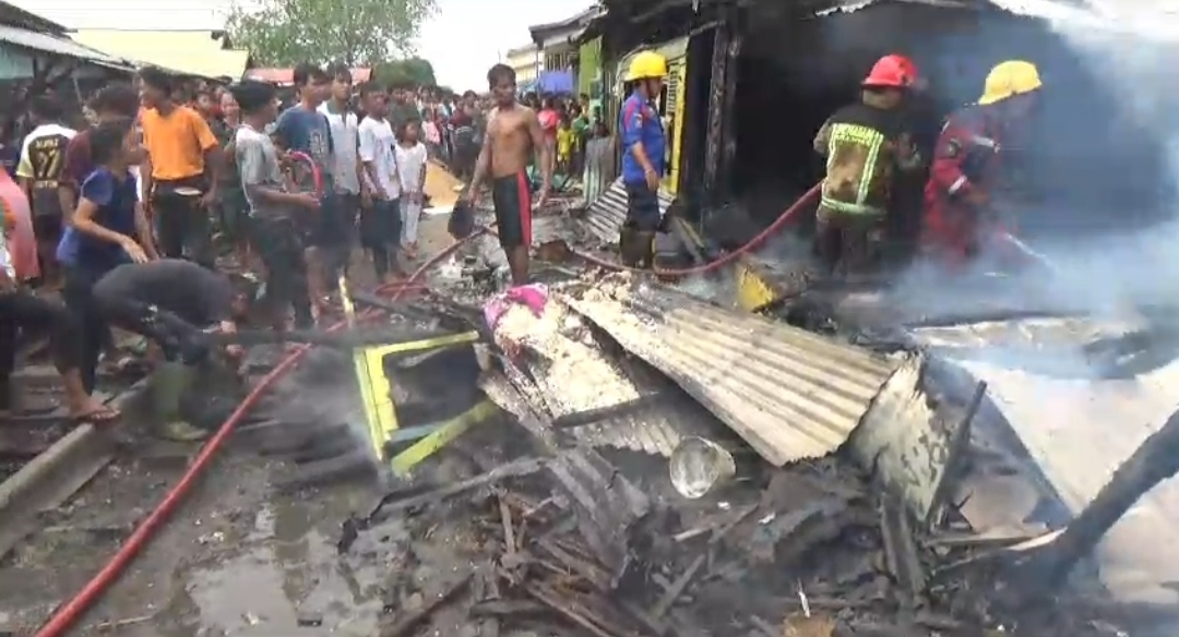 5 Rumah di Jalan Pulau Ambon Belawan Kebakaran, Diduga Akibat Jeriken Minyak Curian