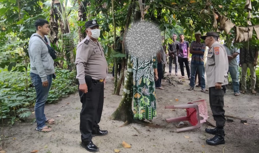 Wanita Paruh Baya Nekat Akhiri Hidup di Pohon Nangka, Leher Terjerat Selendang
