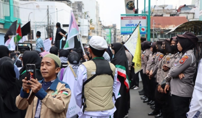 Aliansi Ormas Islam Demo Bela Palestina di Konsulat Amerika : Aksi Berjalan Damai