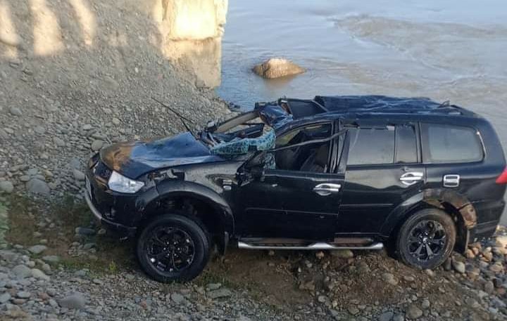 Mobil Pajero Sport Terjun ke Sungai Batang Serangan, Satu Tewas