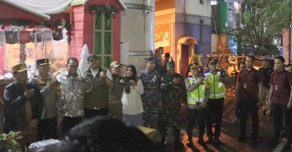 Kapolrestabes Medan Dampingi Forkopimda Pantau Pos Pam Malam Natal