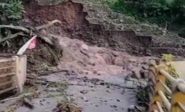 Nagori Purba Pasir Diterjang Banjir Bandang, Jalan ke Tigaras Terputus
