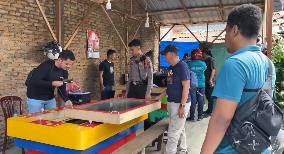 Gerebek Sarang Narkoba, Polisi Amankan 2 Terduga Pengedar dan Mesin Judi
