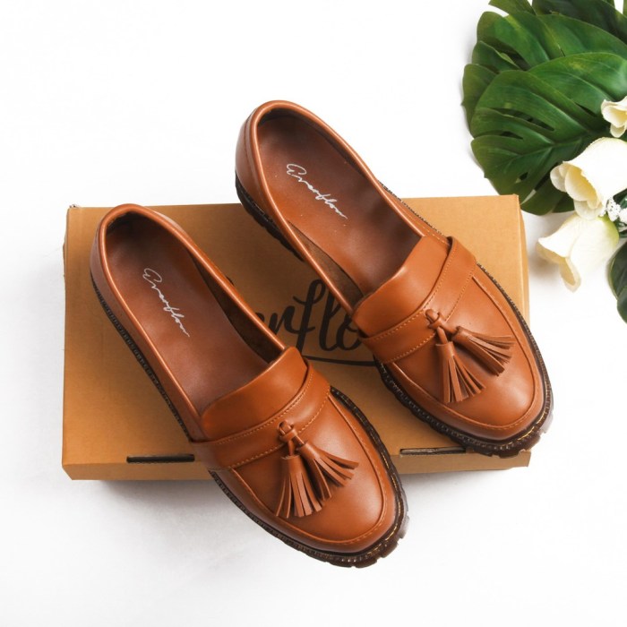 Jelajahi Harga Sepatu Docmart Wanita Original: Ketahui Faktor yang Mempengaruhi dan Bandingkan dengan Merek Lain