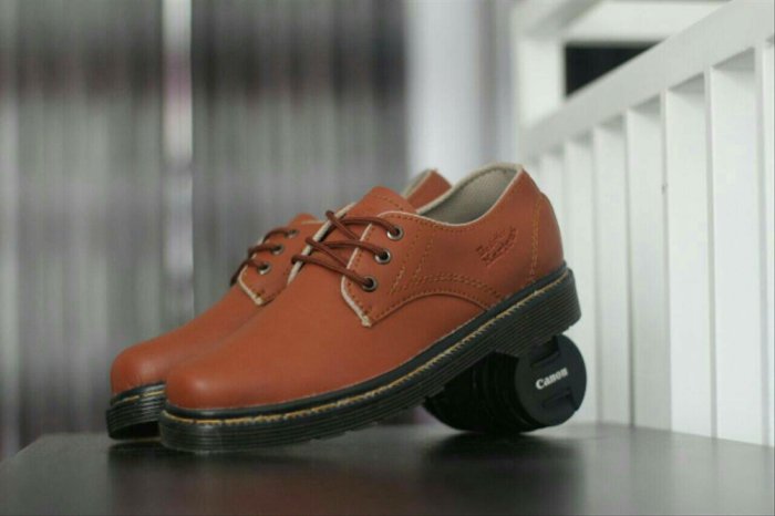 Sepatu Docmart: Sejarah, Jenis, Fitur, dan Gaya yang Ikonik