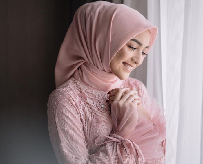 Tutorial Hijab Segi Empat untuk Tampil Anggun di Acara Kondangan