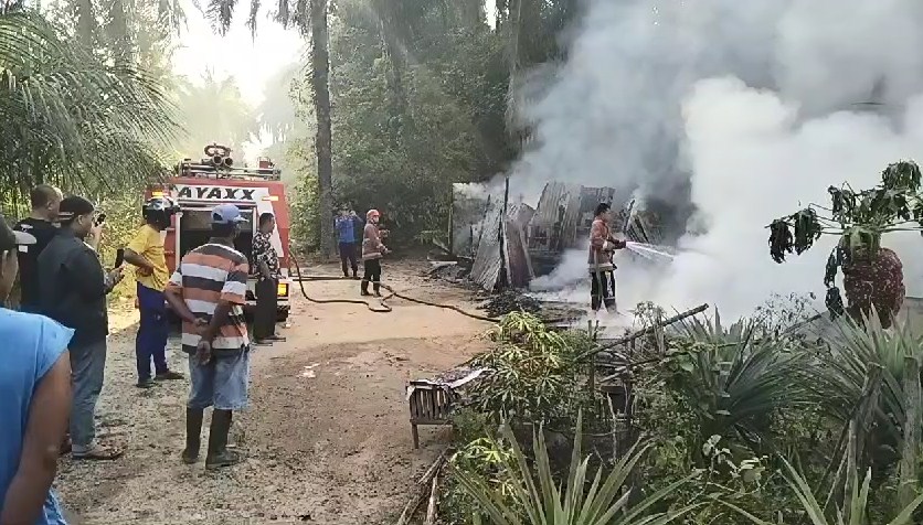 2 Rumah di Desa Mekar Sari Hangus, Harta Pemilik tak Bersisa