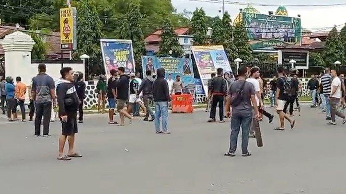 Salah Paham, Oknum TNI AL dan Brimob Baku Hantam di Sorong