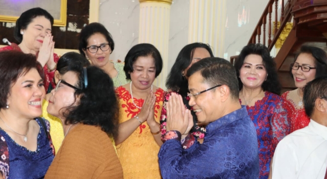 Kapolrestabes Medan Ajak Kaum Muda dan Jemaat Gereja HKBP Pardamean Jaga Kamtibmas