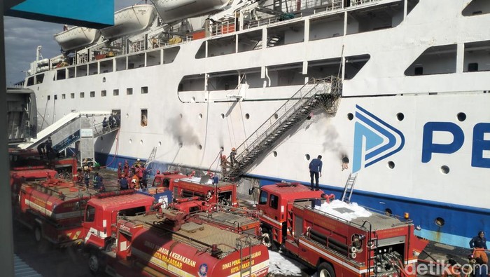 KM Umsini Terbakar, Terdengar Ledakan Hingga Teriakan