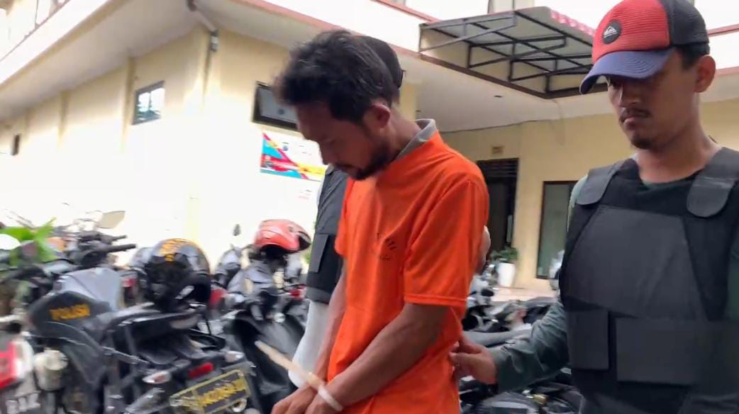 Maling Motor Milik Loper Koran Pura-pura Sembahyang di Kelenteng