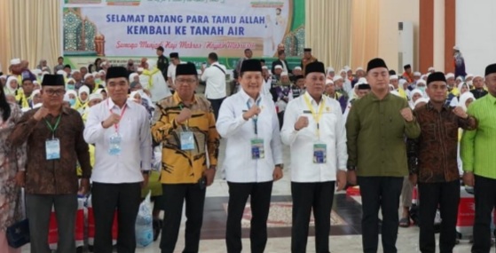 Jemaah Haji Kloter 7 Tiba di Medan : Tetap Jalin Ukhuwah Islamiyah
