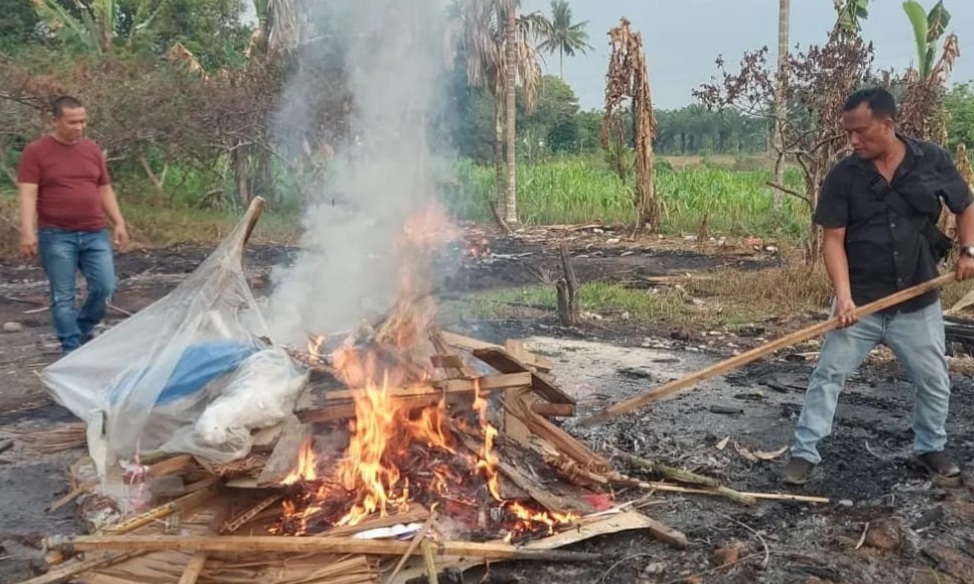Lagi, Polsek Sunggal Gerebek Kampung Narkoba, Barang Bukti Dibakar