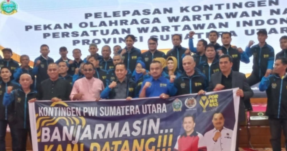 Pj Gubernur Sumut Lepas Kontingen PWI Sumut ke Porwanas XIV di Banjarmasin
