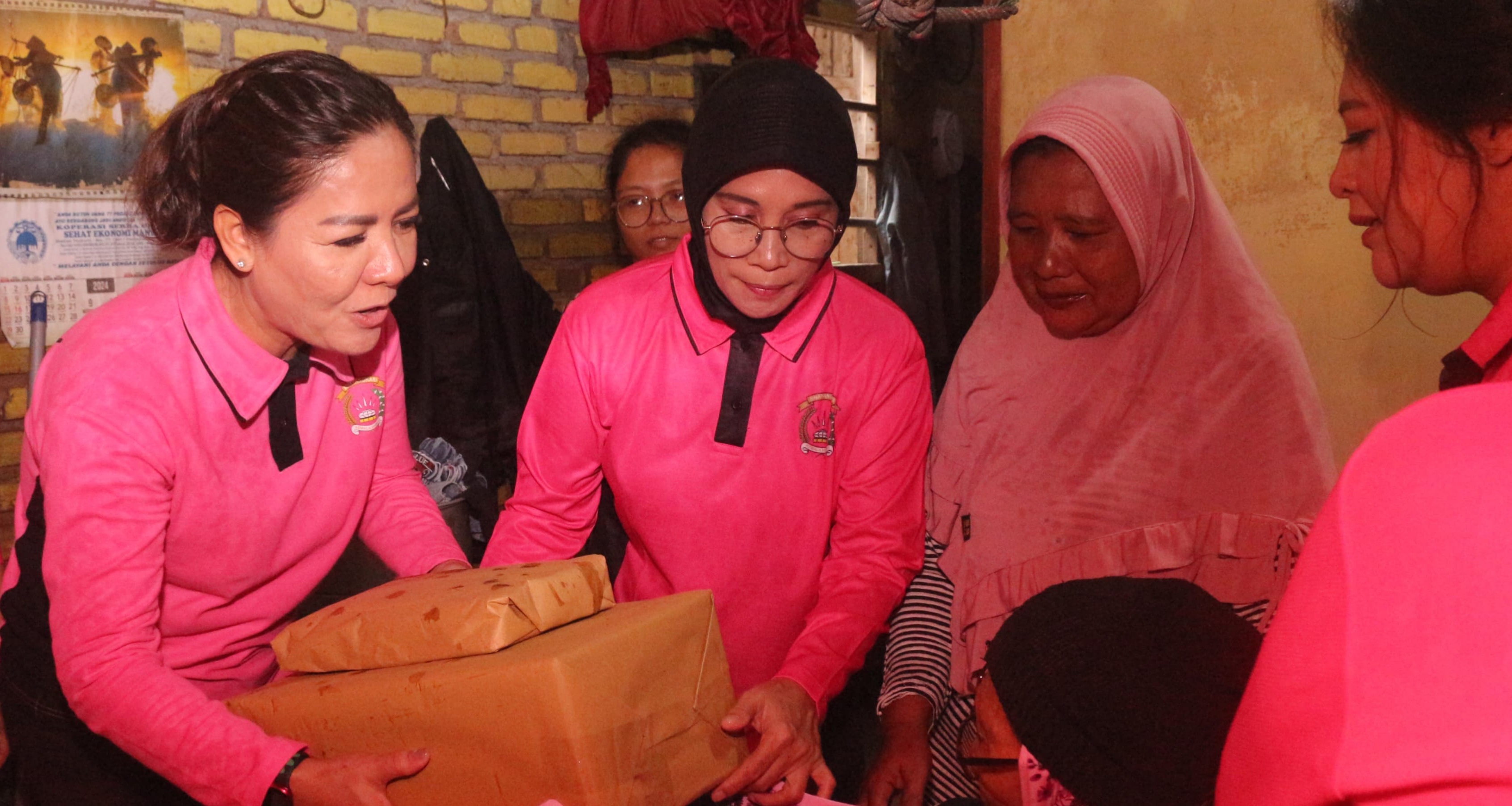Ketua PD Bhayangkari Sumut Bantu Korban Banjir di Tebing Tinggi