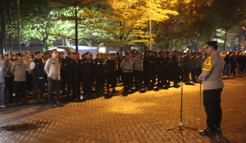 Kapolrestabes Medan Pimpin Apel Pertama di Tahun 2025 : 320 Personel "Kepung" Kota Medan