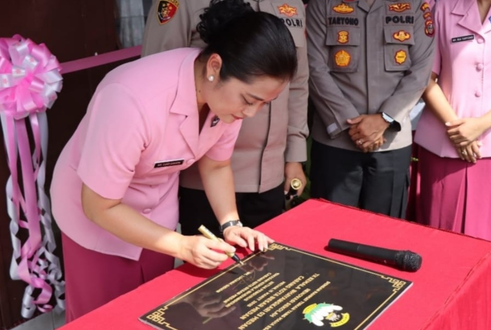 Ny. Luciana Gidion Resmikan Renovasi Sekolah TK Kemala Bhayangkari
