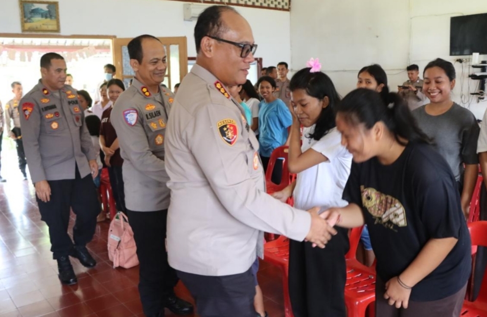 Kapolrestabes Medan Berharap Anak Panti Asuhan Tetap Kuat dan Jangan Mudah Terpengaruh