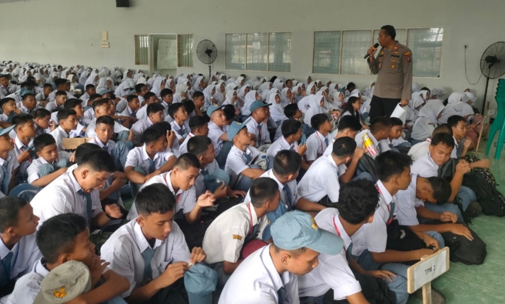 Polsek Medan Tembung Sosialisasi Bahaya Narkoba dan Kenakalan Remaja kepada Siswa Baru