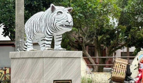 Kisah Dibalik Patung Macan Viral di Kediri, Ikon Penjaga Desa Balongjeruk