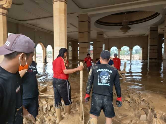 Wamendagri Apresiasi Bantuan Walikota Medan untuk Aceh Tamiang