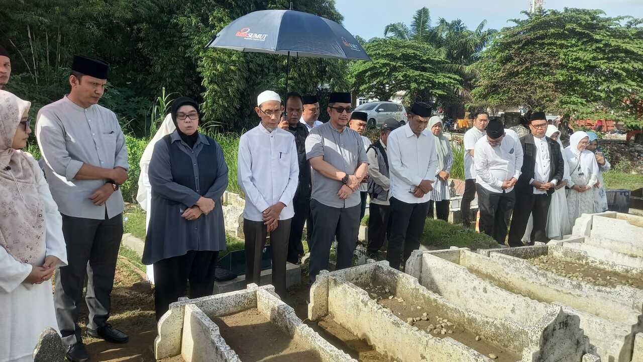 Milad Jadi Momentum Mengembalikan Kejayaan UISU : Ziarah Kubur ke Makam Pendiri UISU