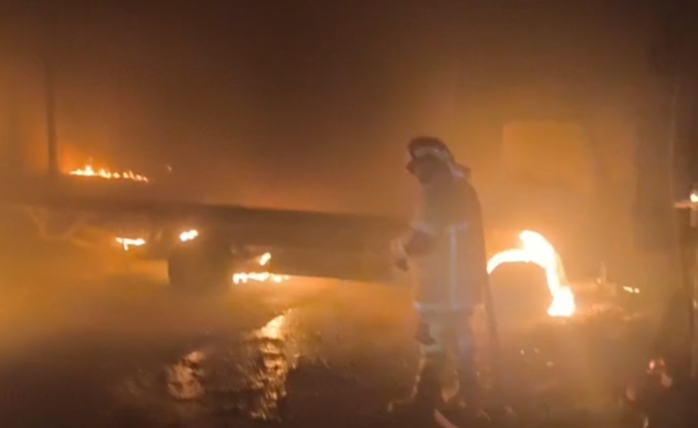 Pabrik Busa hangus Terbakar Diduga Bakar Sampah : Tidak Ada Korban Jiwa