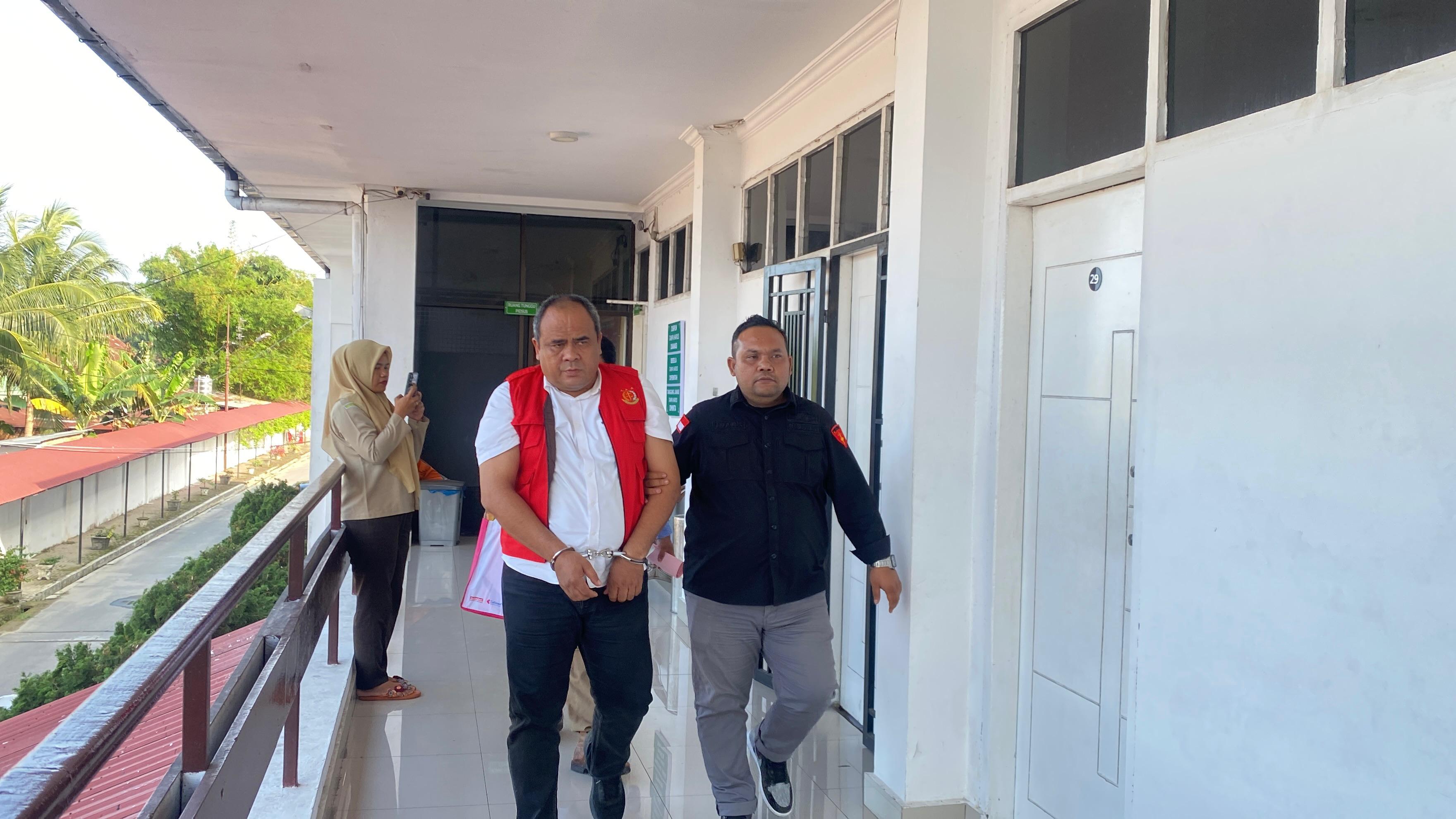 Mantan Kadis Ketapang Langsung Ditahan Usai Keluar dari Rumah Sakit
